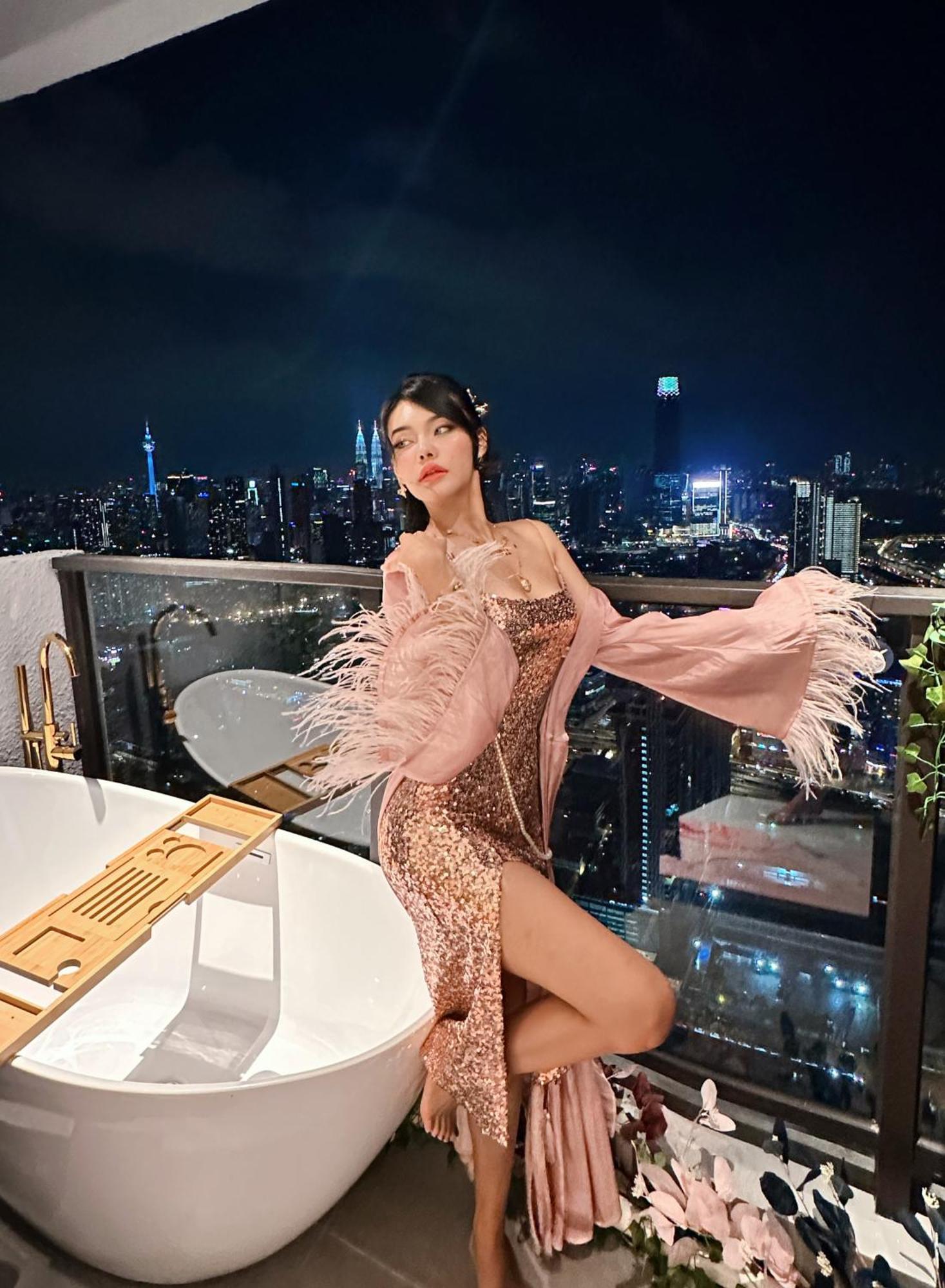Skyscraper 65 Kl Highest Outdoor Bathtub Luxury Lavish Designer Suite Penthouse Lv65 Kuala Lumpur Exterior foto